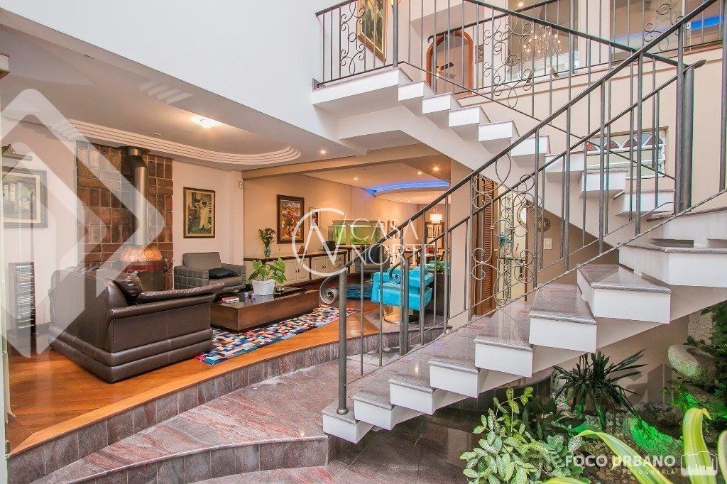 Casa à venda com 3 quartos, 397m², 1 suíte, 4 vagas, Rua Maestro Salvador Campanella no bairro Jardim Itu em Porto Alegre