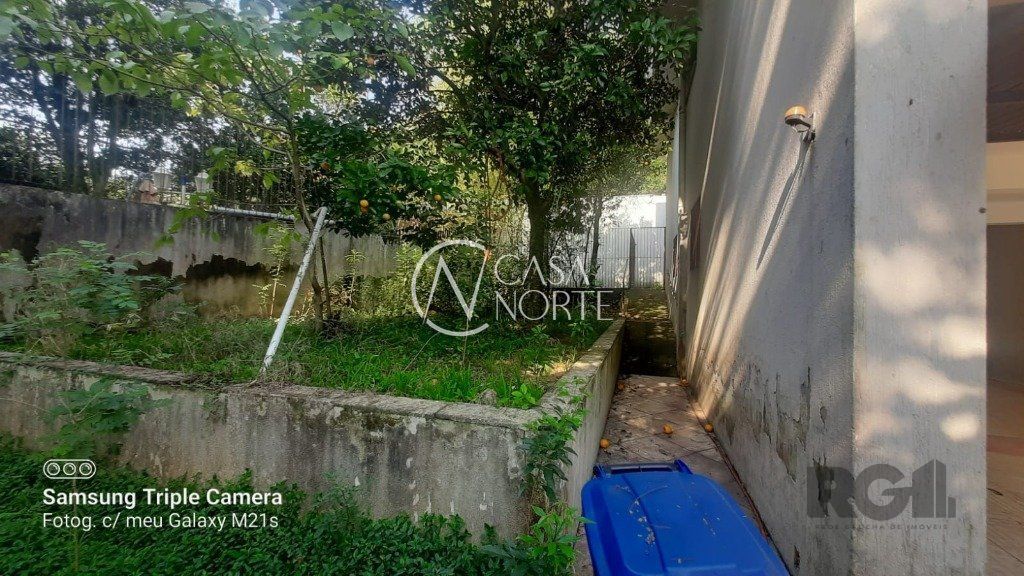 Casa à venda com 4 quartos, 238m², 2 suítes, 4 vagas, Avenida Fábio Araújo Santos no bairro Nonoai em Porto Alegre