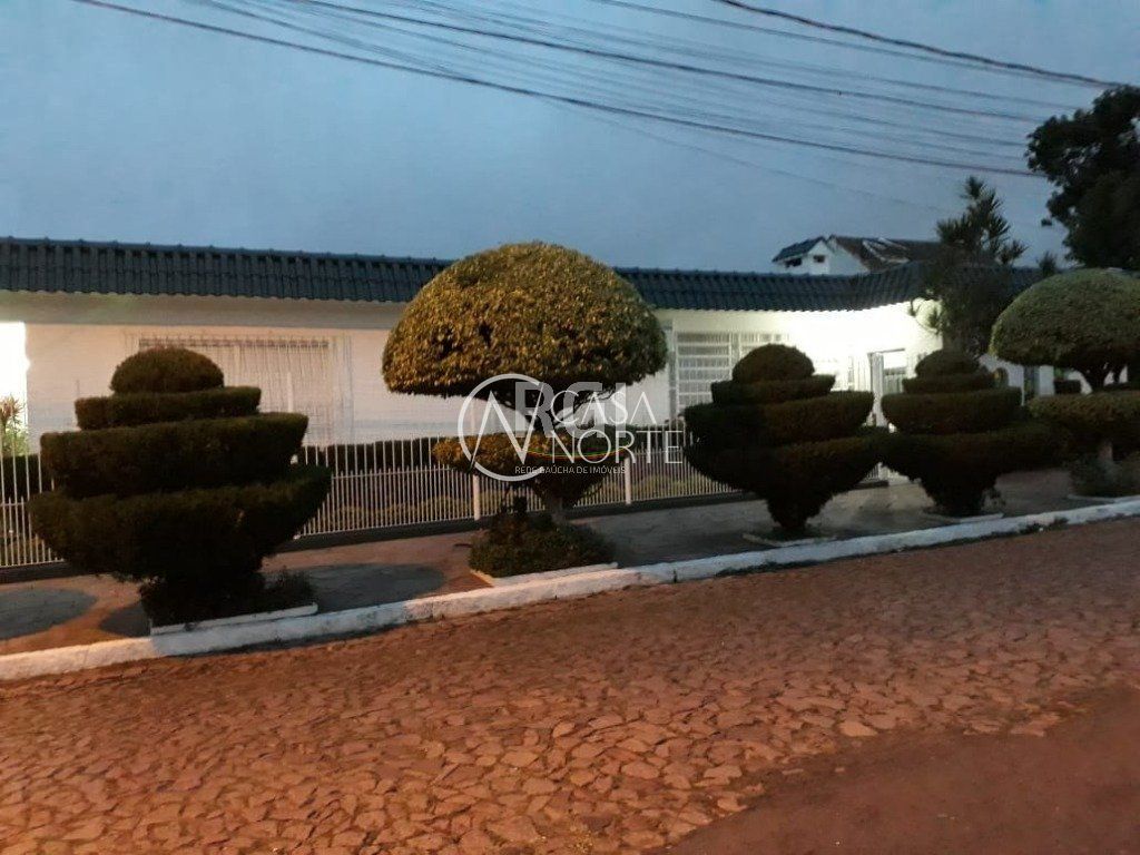 Casa à venda com 3 quartos, 197m², 4 vagas, Rua Itauna no bairro Sarandi em Porto Alegre