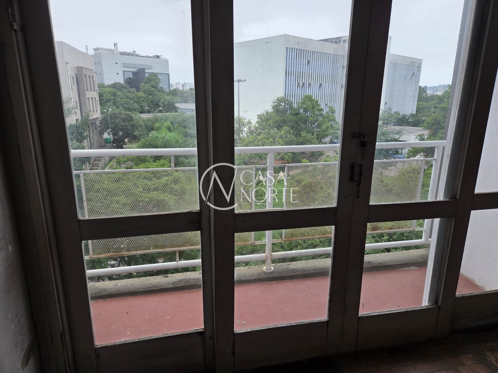 Apartamento à venda com 3 quartos, 107m², 1 suíte, Rua Ramiro Barcelos no bairro Santana em Porto Alegre