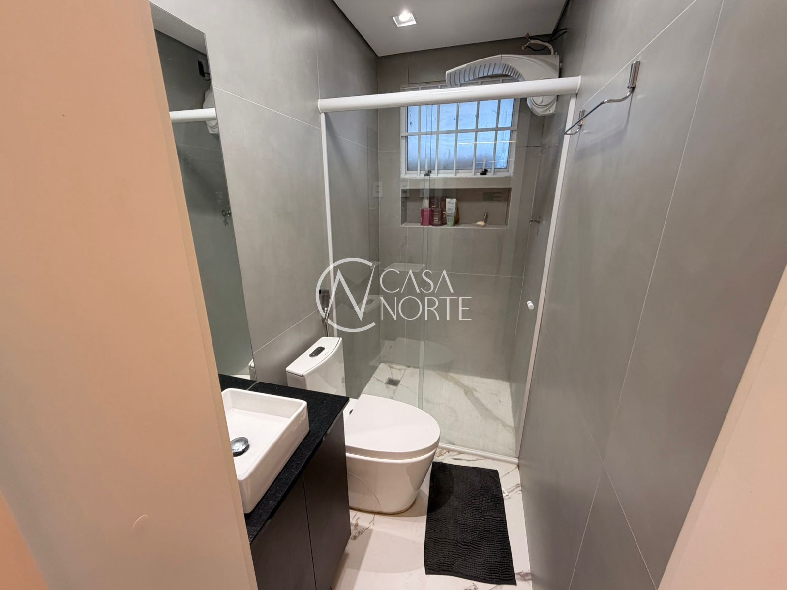 Casa à venda com 3 quartos, 160m², 1 suíte, 2 vagas, Avenida Uirapuru no bairro Jardim Carvalho em Porto Alegre