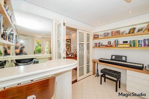 Casa de Condomínio à venda com 3 quartos, 129m², 1 suíte, 2 vagas, Avenida Eduardo Prado no bairro Cavalhada em Porto Alegre