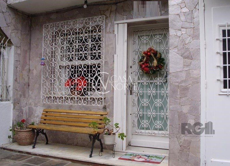 Casa à venda com 3 quartos, 147m², 2 vagas, Rua Dezesseis de Julho no bairro Higienópolis em Porto Alegre