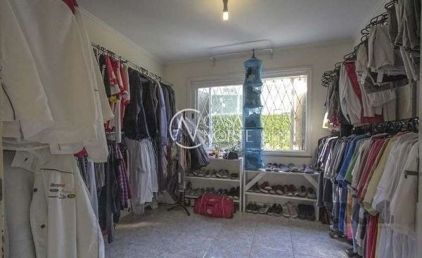 Casa à venda com 3 quartos, 215m², 1 suíte, 2 vagas, Rua Ulisses Cabral, Professor no bairro Chácara das Pedras em Porto Alegre