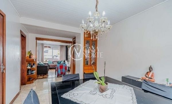 Casa de Condomínio à venda com 4 quartos, 240m², 1 suíte, 2 vagas, Rua Martim Afonso no bairro Santo Antônio em Porto Alegre