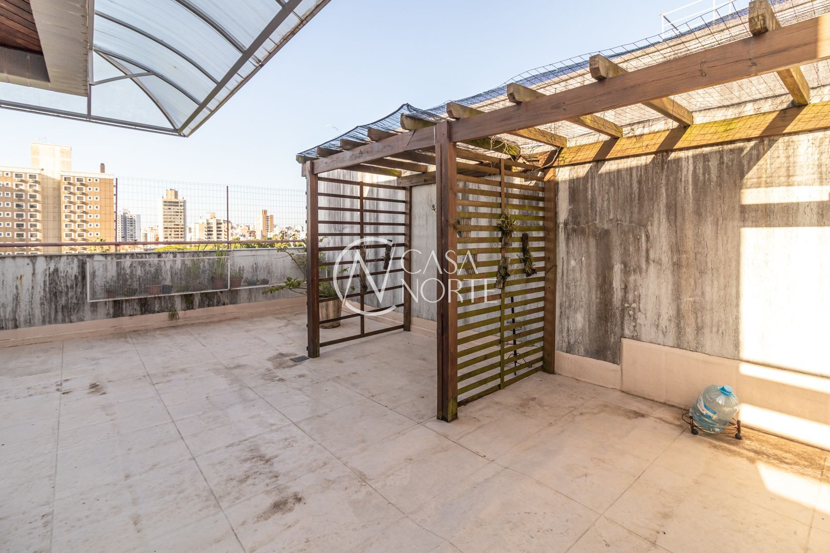 Cobertura à venda com 3 quartos, 203m², 1 suíte, 2 vagas, Rua Gonçalves Dias no bairro Menino Deus em Porto Alegre