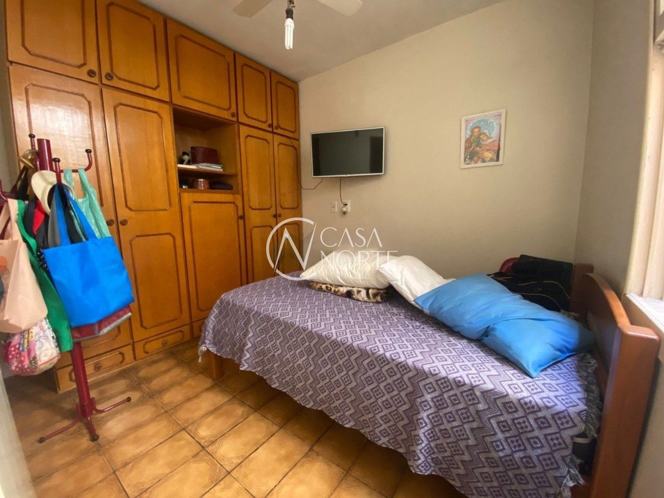 Casa à venda com 4 quartos, 180m², 1 suíte, 3 vagas, Rua Doutor Affonso Sanmartin no bairro Jardim do Salso em Porto Alegre