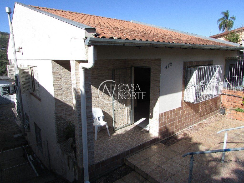 Casa à venda com 3 quartos, 180m², 2 vagas, Rua Thomaz Francisco de Jesus no bairro Jardim Carvalho em Porto Alegre