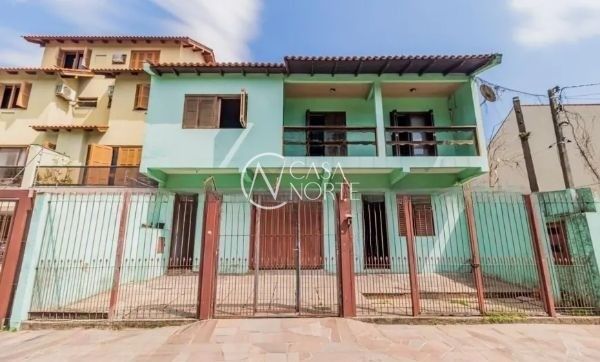 Casa à venda com 3 quartos, 262m², 1 suíte, 2 vagas, Rua Guadalajara no bairro Jardim Sabará em Porto Alegre