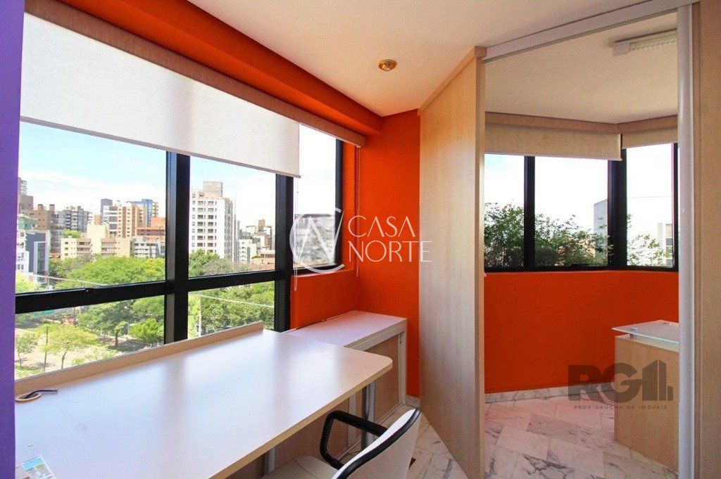 Sala Comercial à venda , 41m², Avenida Carlos Gomes no bairro Auxiliadora em Porto Alegre