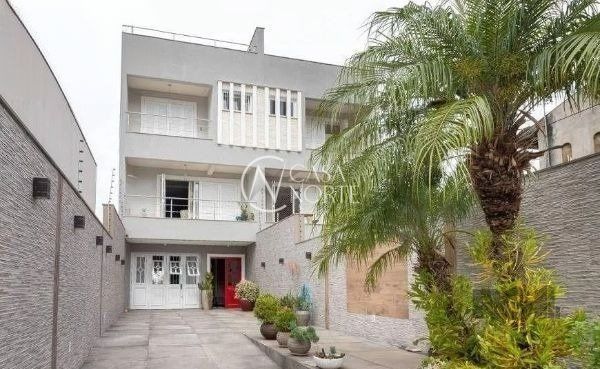 Casa à venda com 4 quartos, 395m², 3 suítes, 3 vagas, Rua Arnaldo Ballve no bairro Jardim Itu em Porto Alegre