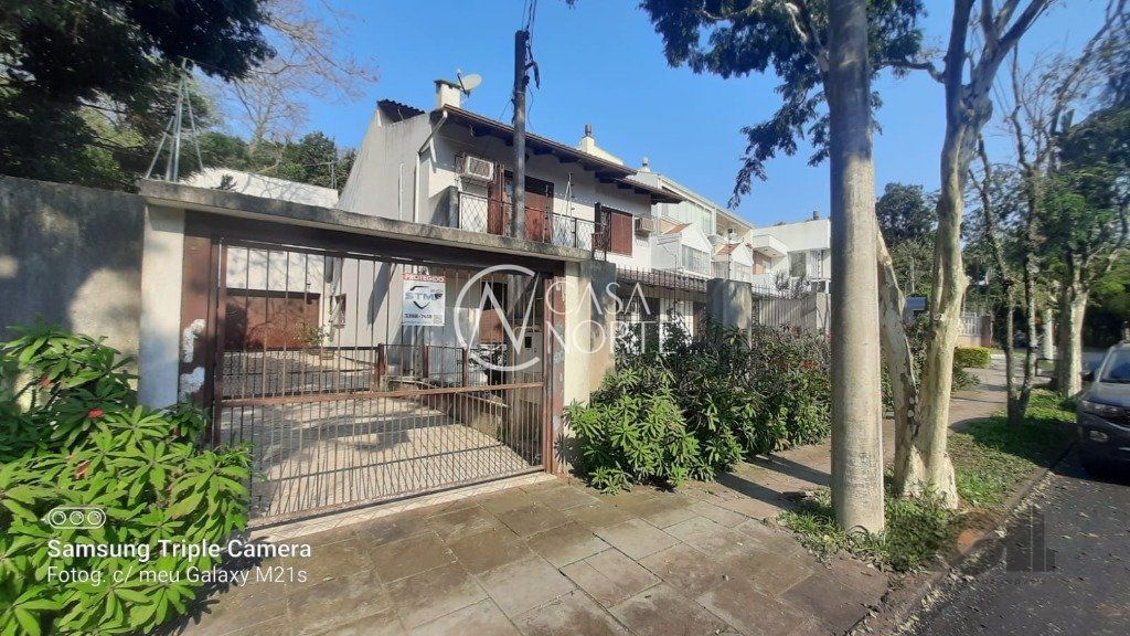 Casa à venda com 4 quartos, 238m², 2 suítes, 4 vagas, Avenida Fábio Araújo Santos no bairro Nonoai em Porto Alegre