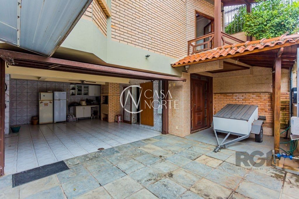 Casa à venda com 3 quartos, 126m², 1 suíte, 3 vagas, Rua Heitor Manganelli no bairro Jardim Itu em Porto Alegre