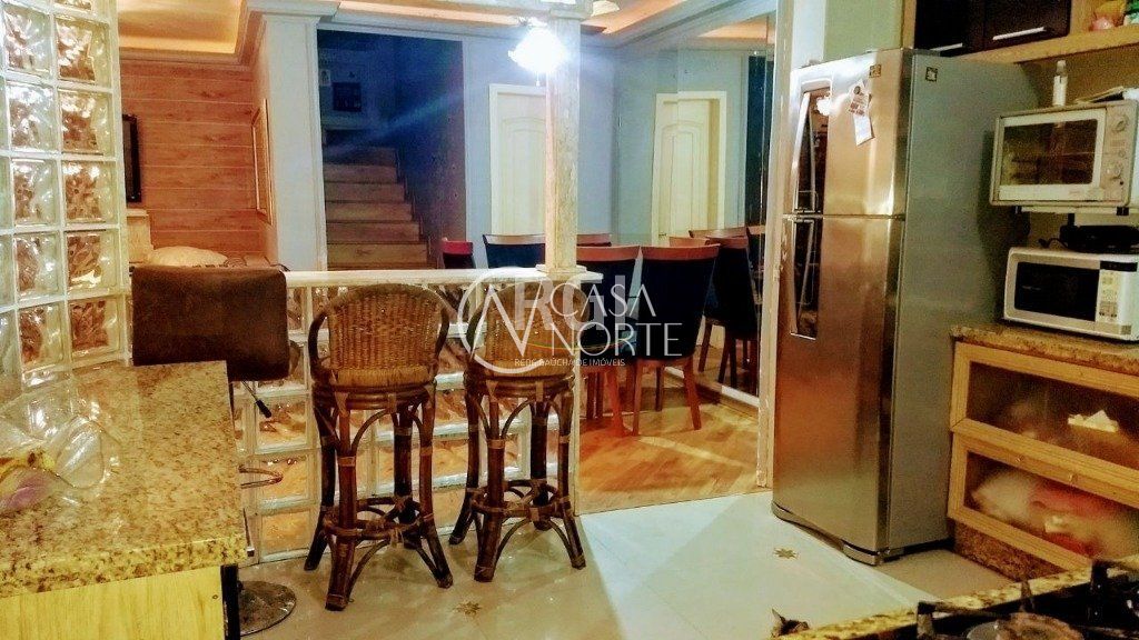 Casa à venda com 2 quartos, 300m², 1 suíte, 3 vagas, Avenida Beira Rio no bairro Belém Novo em Porto Alegre