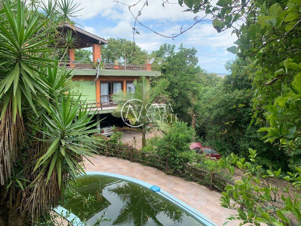 Casa à venda com 3 quartos, 200m², 1 suíte, 4 vagas, Rua Hygino Russi Lima no bairro Ponta Grossa em Porto Alegre