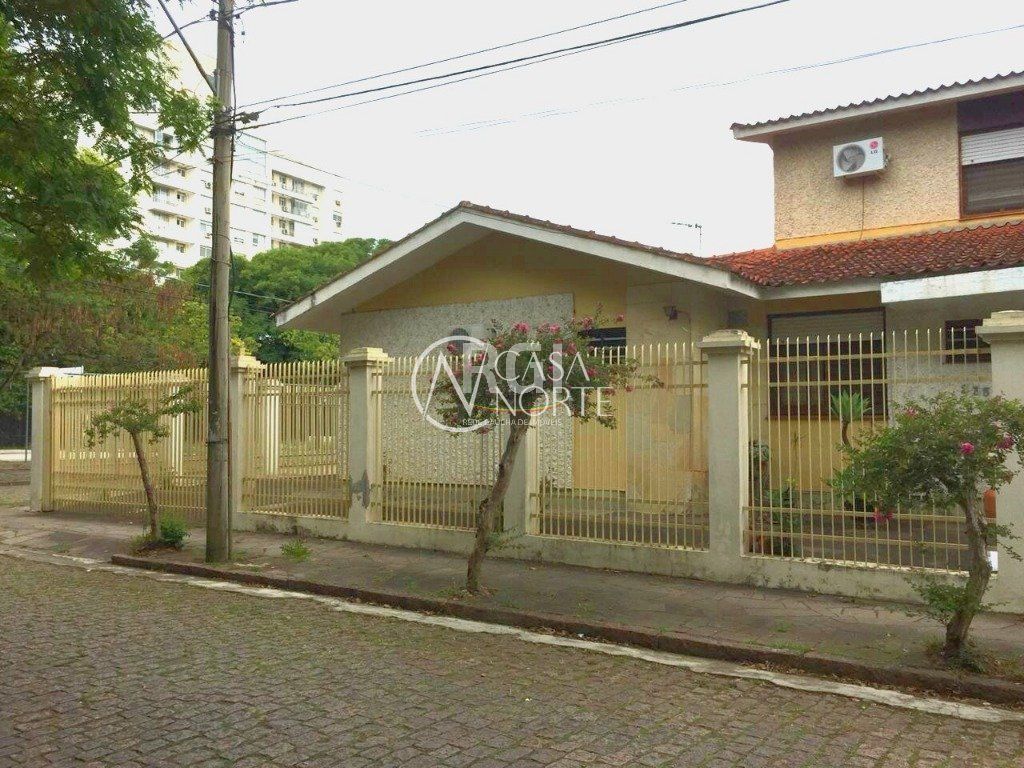 Casa à venda com 4 quartos, 340m², 2 suítes, 3 vagas, Rua Trujilo no bairro Jardim Lindóia em Porto Alegre