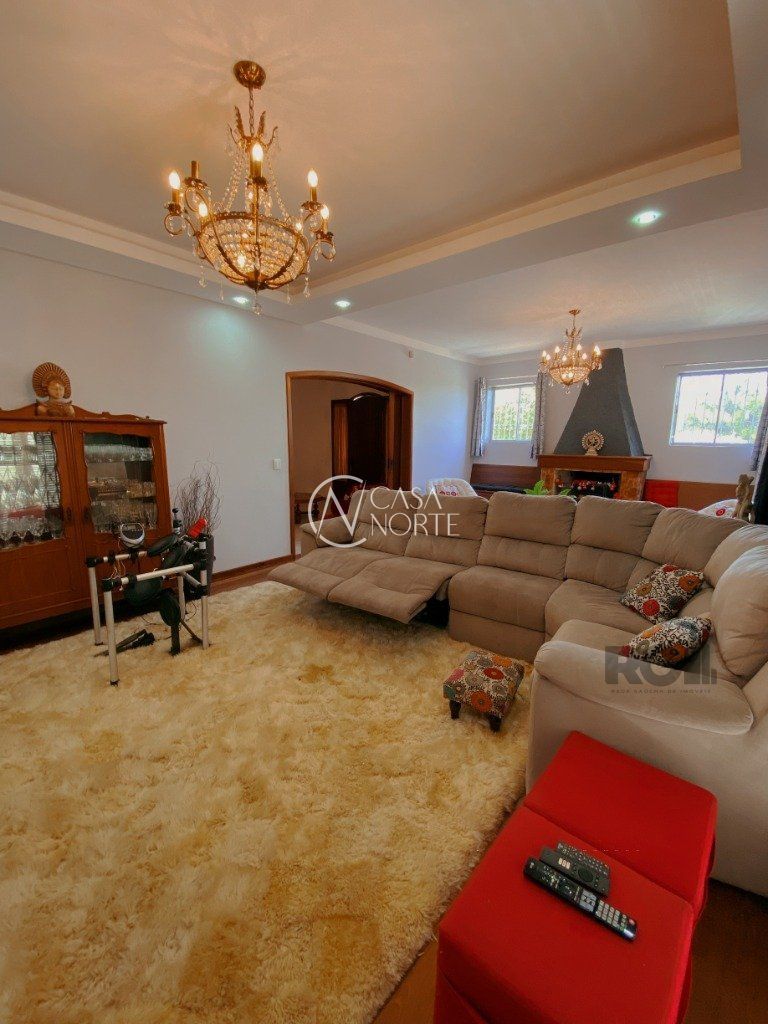 Casa à venda com 4 quartos, 418m², 4 suítes, 4 vagas, Rua Fernando Osório no bairro Teresópolis em Porto Alegre