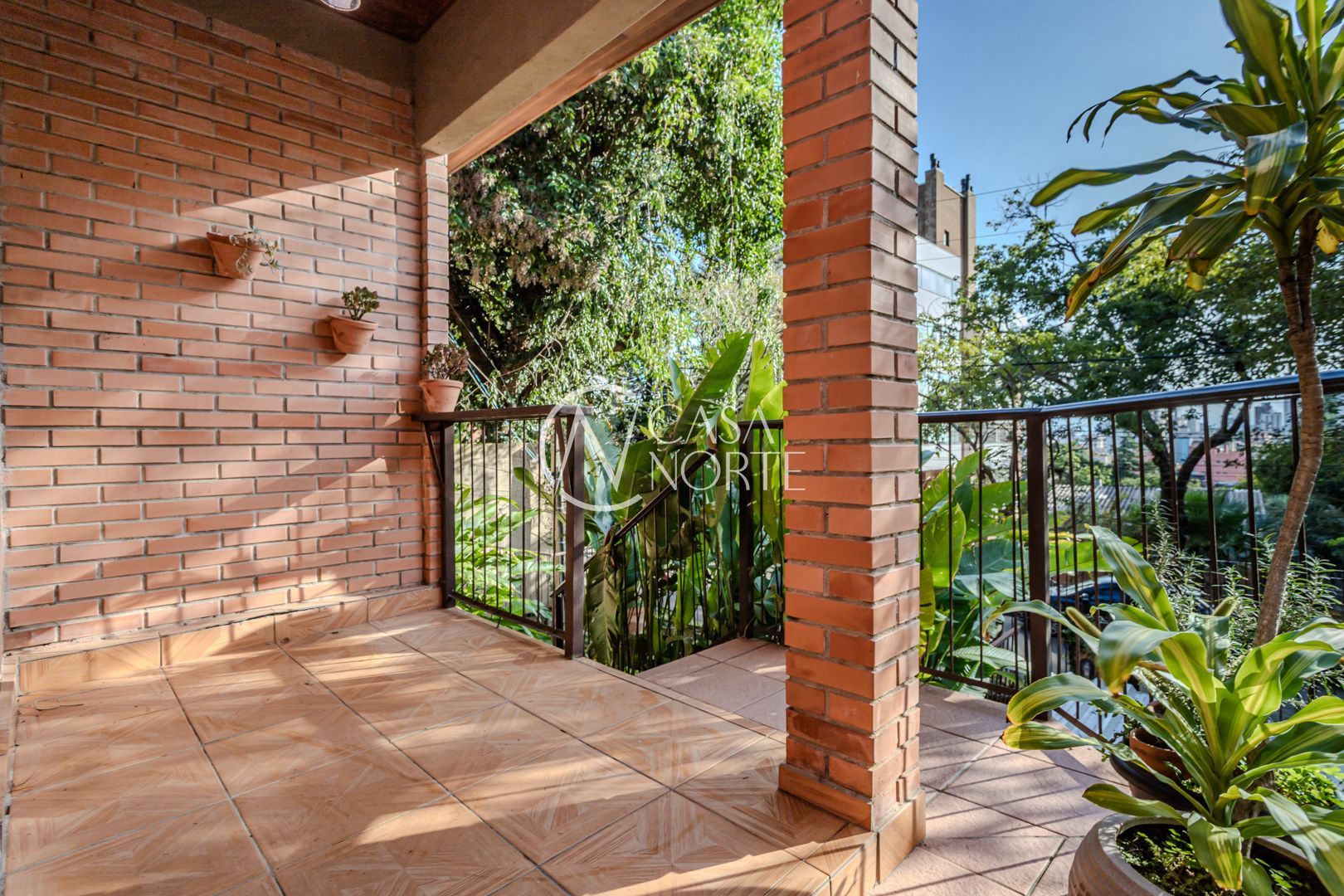 Casa à venda com 2 quartos, 86m², 1 suíte, 1 vaga, Rua Isidoro Trêssi no bairro Jardim Botânico em Porto Alegre