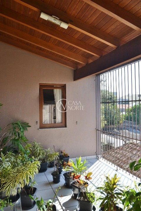 Casa à venda com 4 quartos, 518m², 1 suíte, 3 vagas, Rua Veríssimo Rosa no bairro Partenon em Porto Alegre