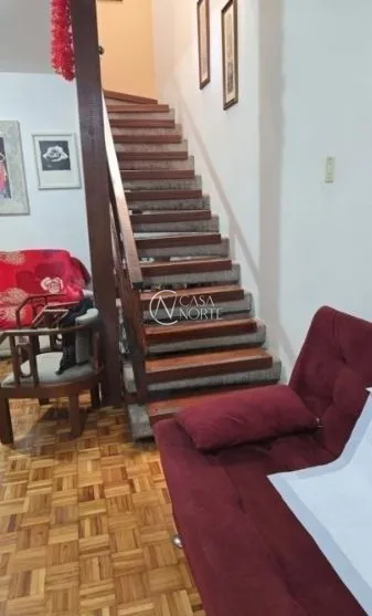 Casa à venda com 3 quartos, 146m², 1 suíte, 1 vaga, Rua Itapeva no bairro Passo da Areia em Porto Alegre