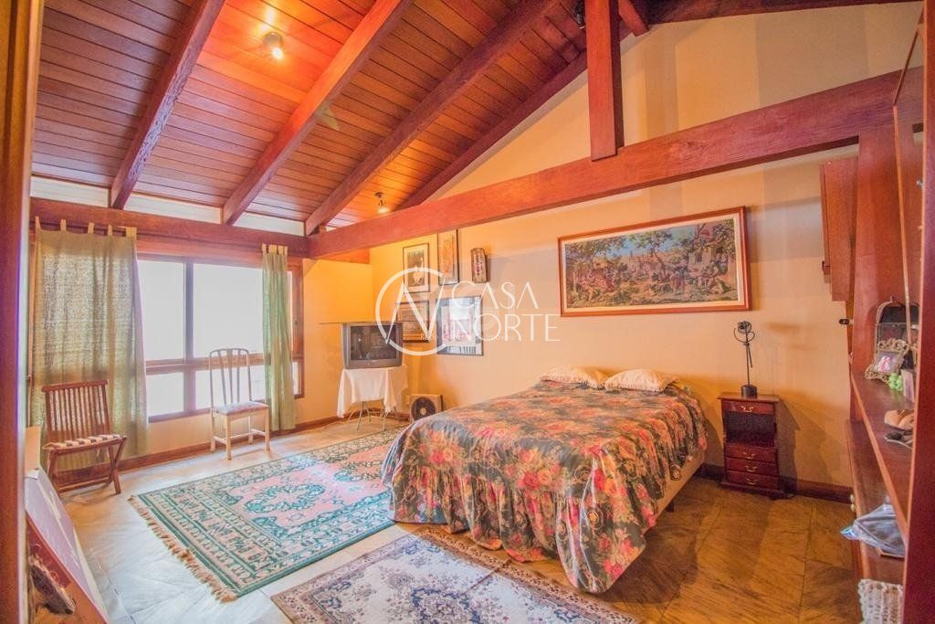 Duplex à venda com 5 quartos, 670m², 2 suítes, 2 vagas, Avenida Encantado no bairro Petrópolis em Porto Alegre