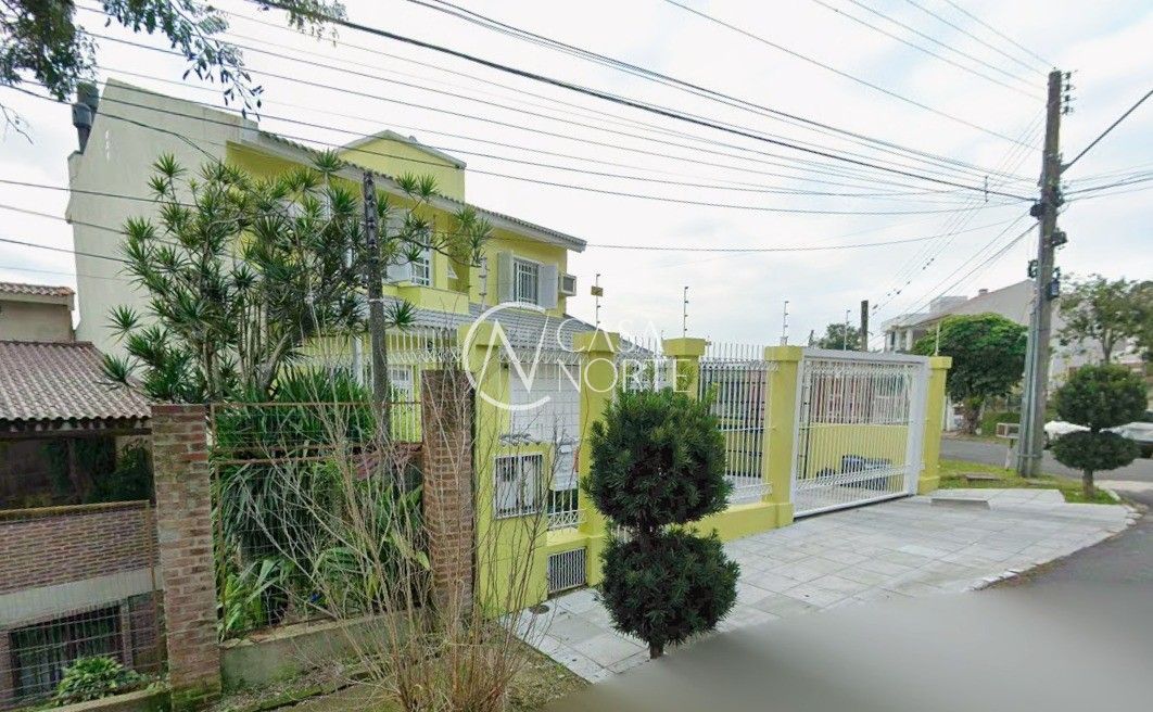 Casa à venda com 5 quartos, 335m², 1 suíte, 4 vagas, Rua Pedro A. A. de Freitas Filho no bairro Jardim Sabará em Porto Alegre
