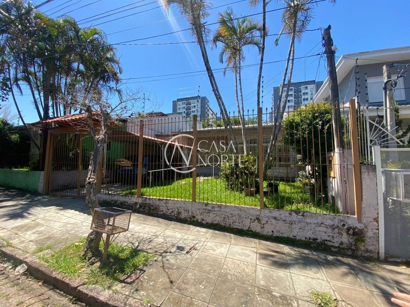 Casa à venda com 4 quartos, 180m², 1 suíte, 3 vagas, Rua Doutor Affonso Sanmartin no bairro Jardim do Salso em Porto Alegre