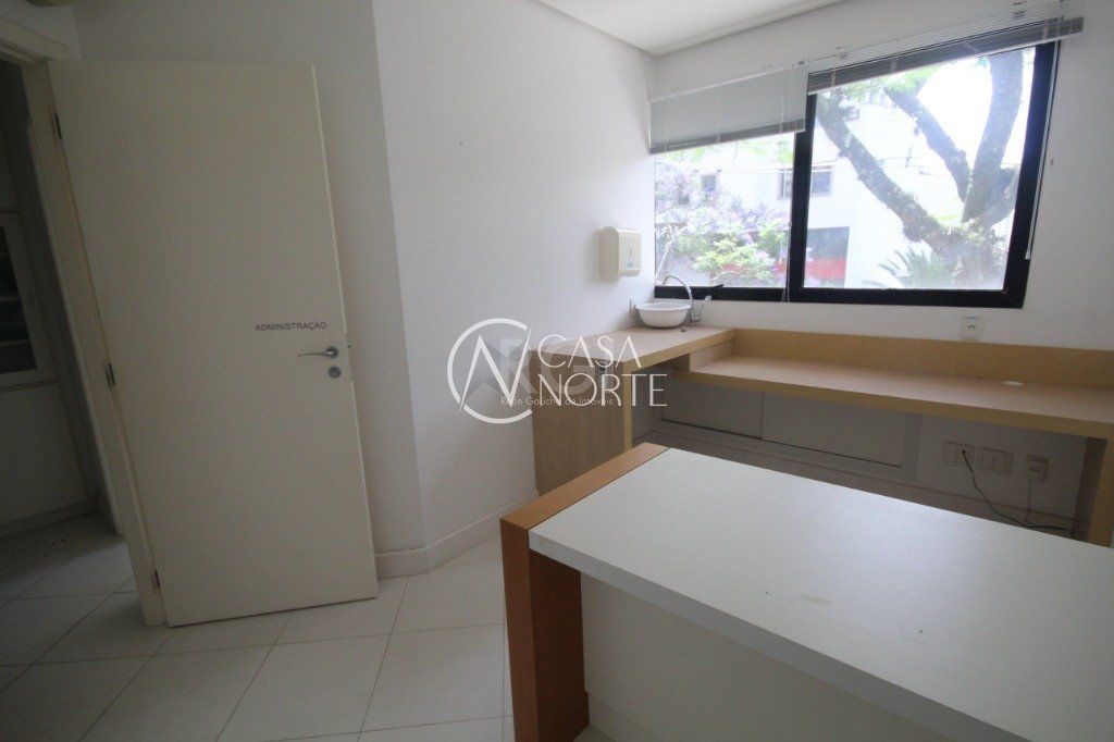 Sala Comercial à venda , Avenida Luiz Manoel Gonzaga no bairro Três Figueiras em Porto Alegre