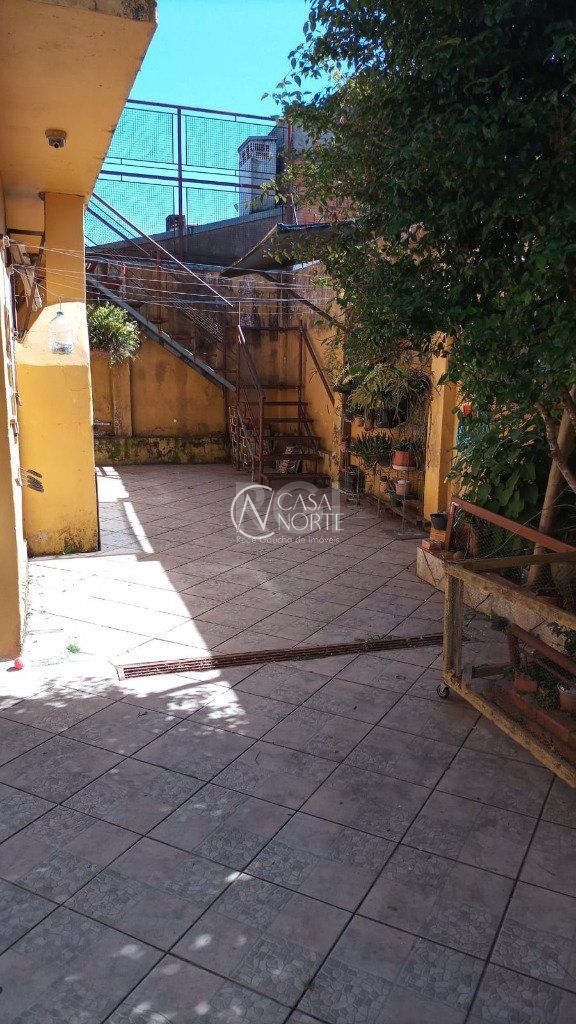 Casa à venda com 4 quartos, 200m², 2 vagas, Avenida Frei Henrique de Coimbra no bairro Vila Ipiranga em Porto Alegre