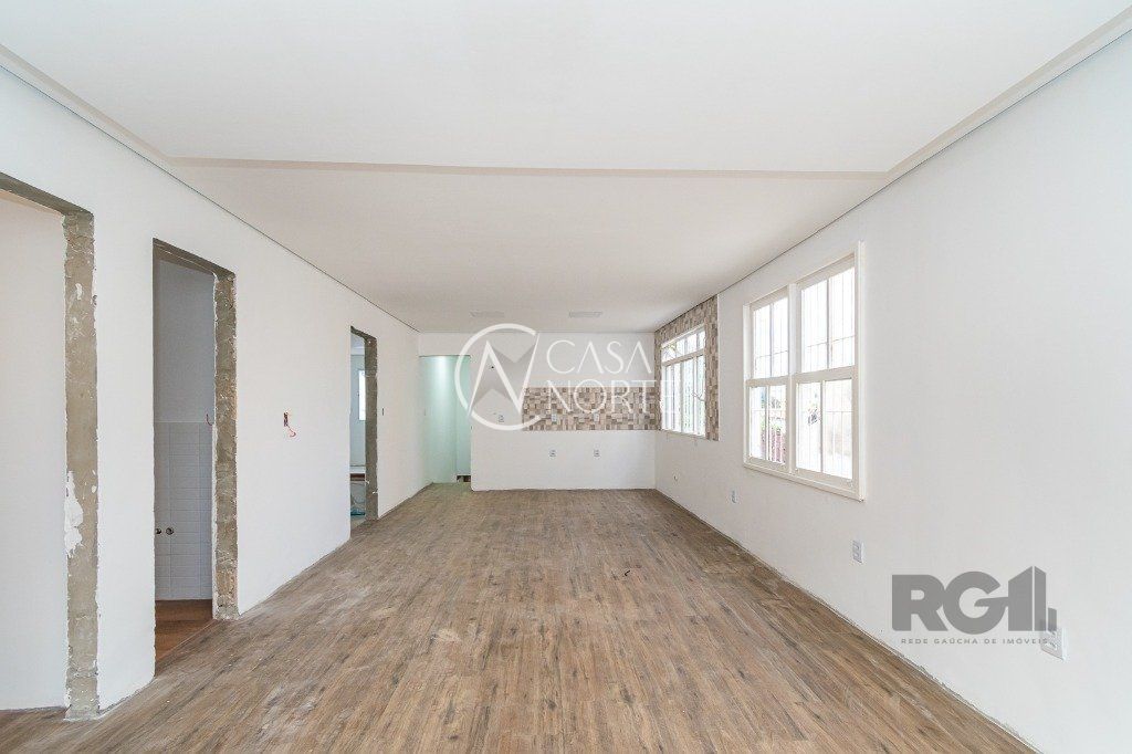 Casa à venda com 3 quartos, 96m², 2 suítes, 3 vagas, Rua Ursa Maior no bairro Cristal em Porto Alegre