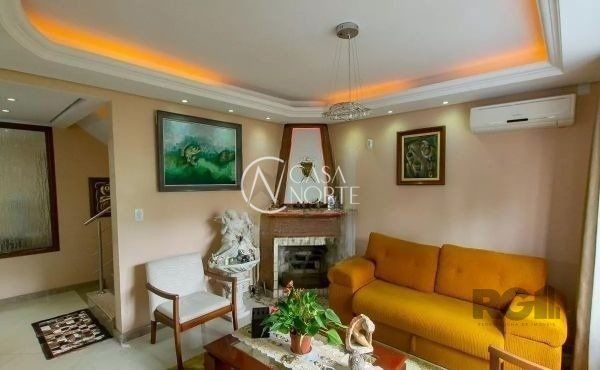 Casa à venda com 4 quartos, 315m², 1 suíte, 3 vagas, Rua Conselheiro Brusque no bairro Jardim Itu em Porto Alegre