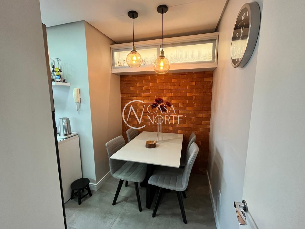 Apartamento à venda com 2 quartos, 70m², 1 vaga, Avenida Getúlio Vargas no bairro Menino Deus em Porto Alegre