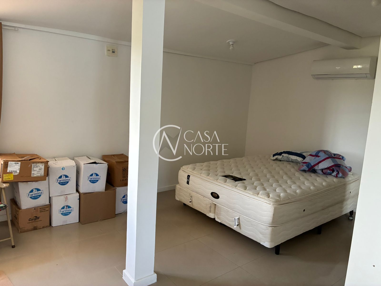 Casa à venda com 3 quartos, 130m², 3 vagas, Rua Ernesto Dornelles no bairro Jardim Carvalho em Porto Alegre
