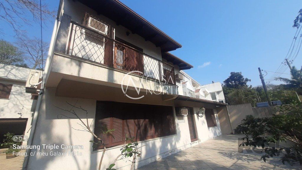 Casa à venda com 4 quartos, 238m², 2 suítes, 4 vagas, Avenida Fábio Araújo Santos no bairro Nonoai em Porto Alegre
