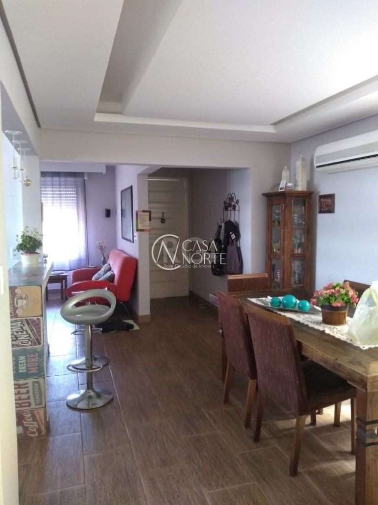 Casa à venda com 3 quartos, 254m², 2 vagas, Avenida dos Gauchos no bairro Sarandi em Porto Alegre