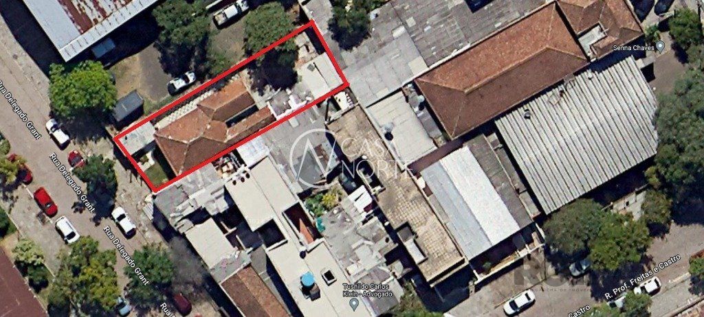 Casa à venda com 4 quartos, 293m², 1 suíte, 3 vagas, Rua Delegado Grant no bairro Santana em Porto Alegre