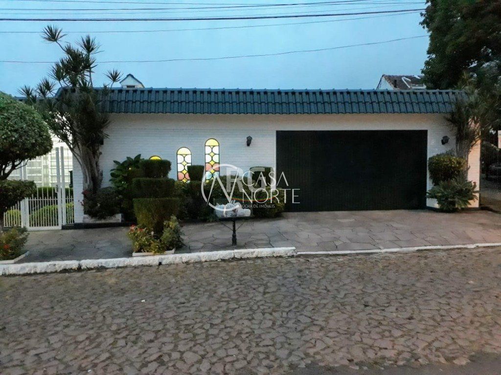 Casa à venda com 3 quartos, 197m², 4 vagas, Rua Itauna no bairro Sarandi em Porto Alegre