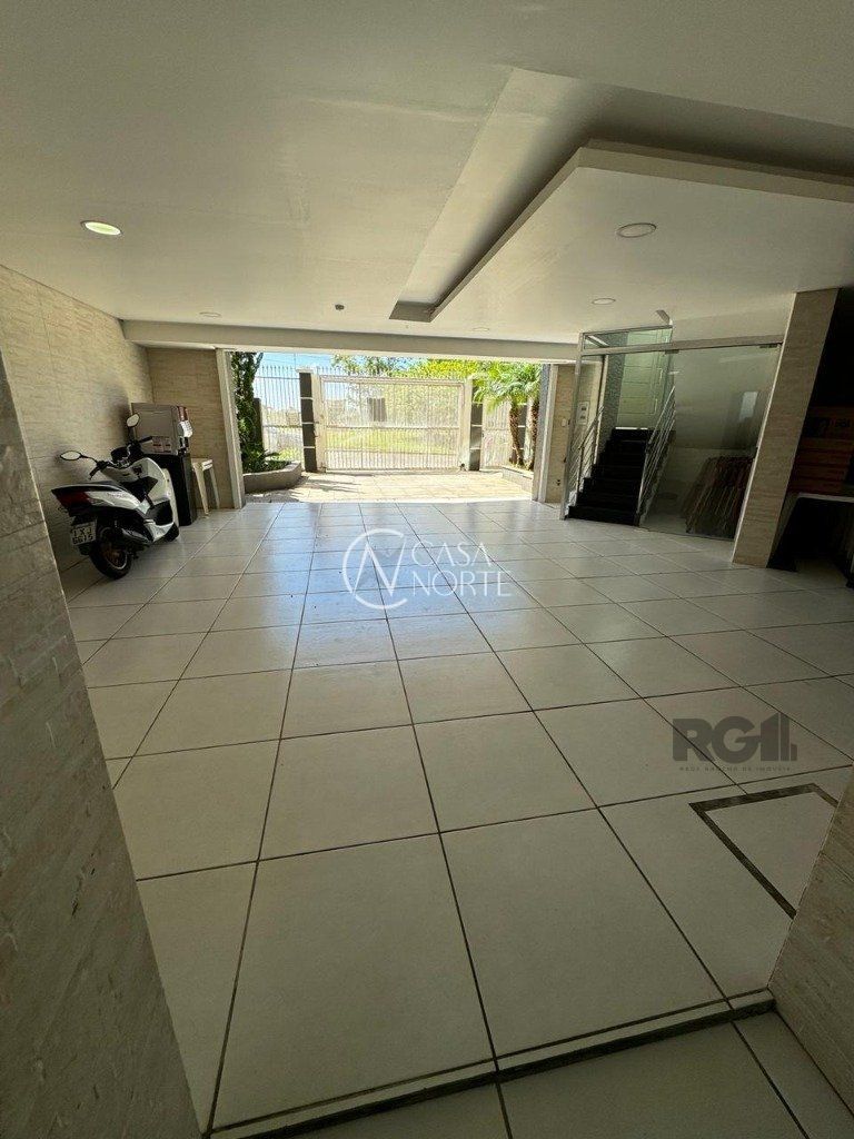 Casa à venda com 4 quartos, 342m², 1 suíte, 5 vagas, Rua Professora Ziláh Totta no bairro Jardim Leopoldina em Porto Alegre