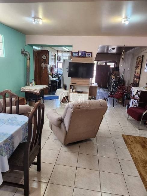 Casa à venda com 3 quartos, 150m², 2 suítes, 3 vagas, Rua Nunes Machado no bairro Azenha em Porto Alegre