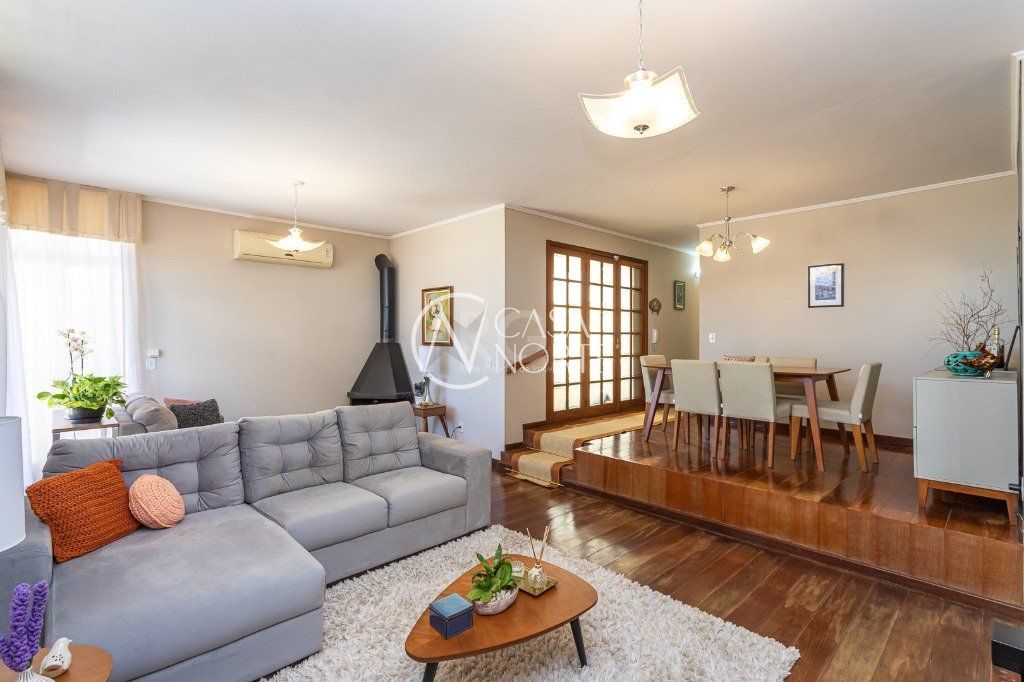 Casa à venda com 3 quartos, 234m², 1 suíte, 3 vagas, Rua Artigas no bairro Petrópolis em Porto Alegre