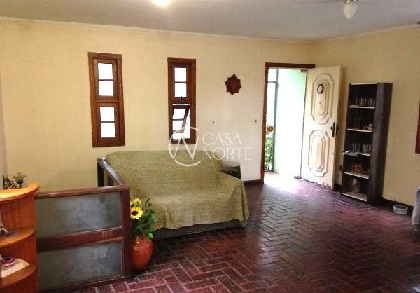 Casa à venda com 3 quartos, 173m², 1 suíte, 2 vagas, Rua Matias José Bins no bairro Chácara das Pedras em Porto Alegre