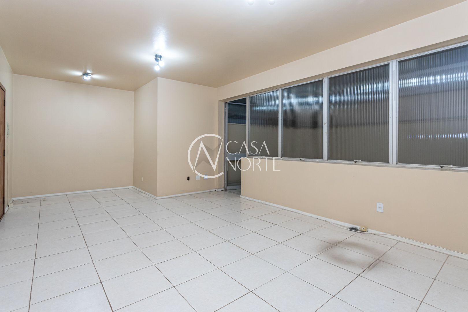 Sala Comercial à venda com 1 quarto, 53m², Avenida Cristóvão Colombo no bairro Floresta em Porto Alegre