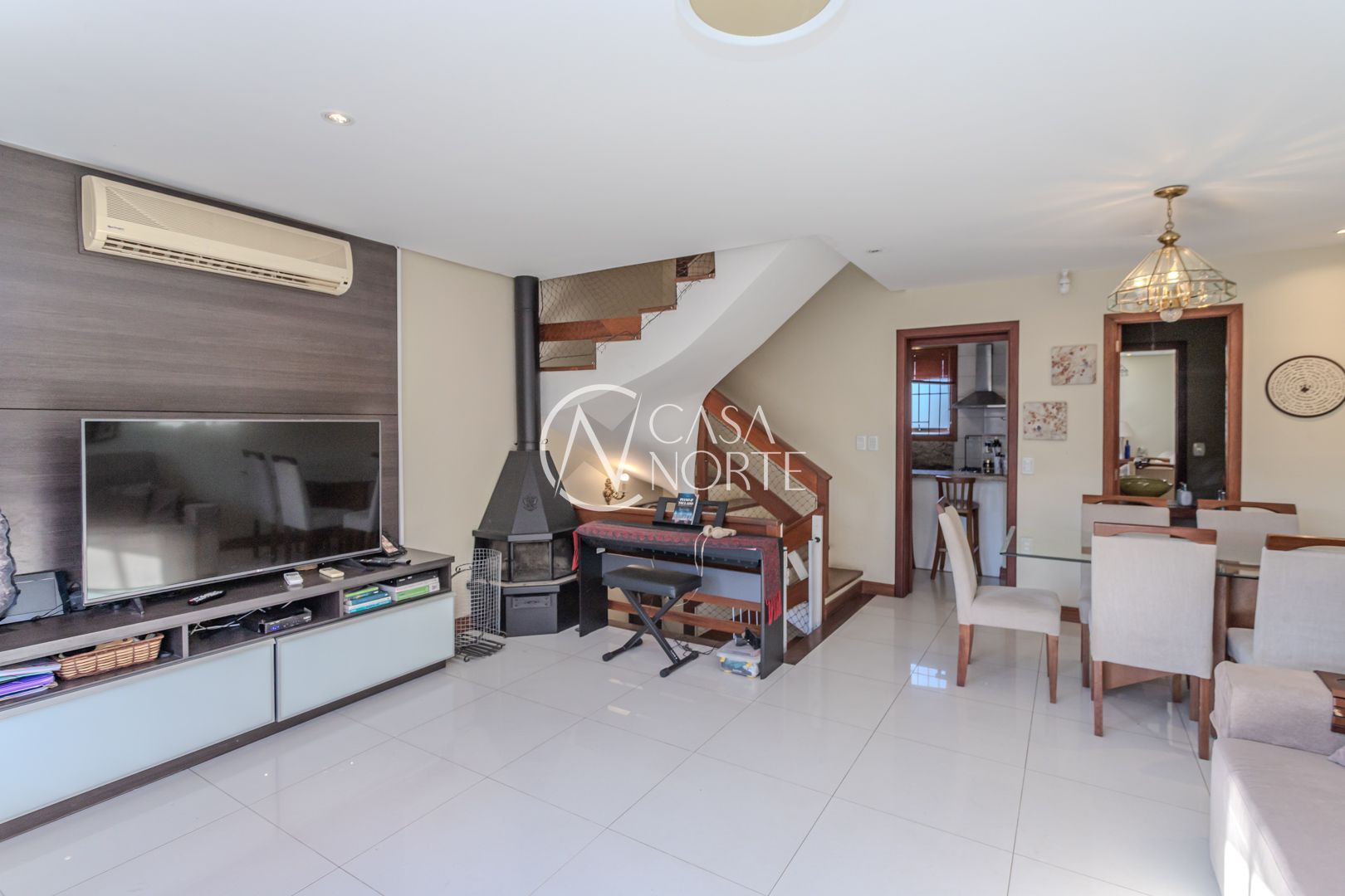 Casa à venda com 3 quartos, 157m², 1 suíte, 2 vagas, Rua Doutor Ernesto Ludwig no bairro Chácara das Pedras em Porto Alegre