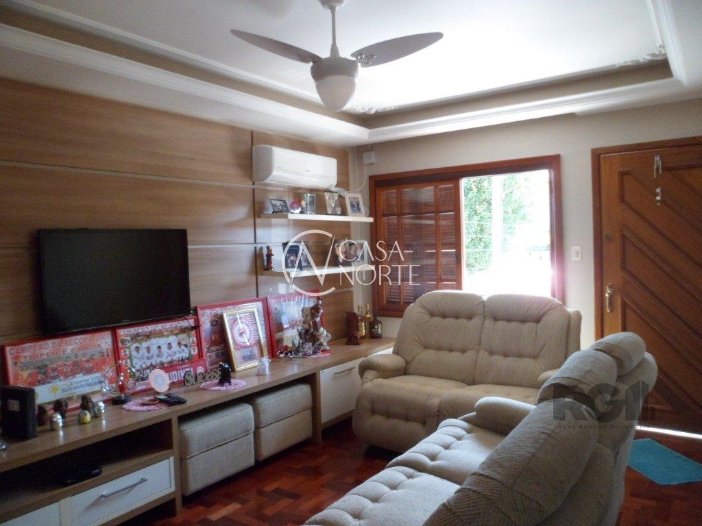 Casa à venda com 3 quartos, 245m², 1 suíte, 2 vagas, Paul Harris no bairro Jardim Itu em Porto Alegre