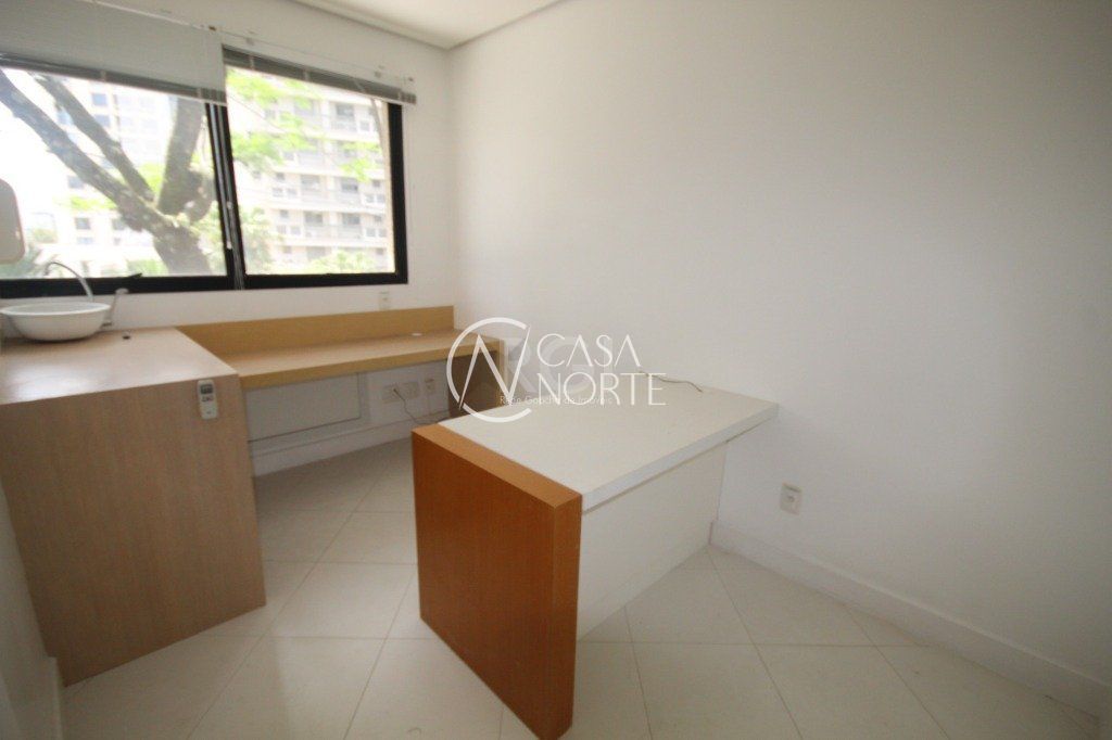 Sala Comercial à venda , Avenida Luiz Manoel Gonzaga no bairro Três Figueiras em Porto Alegre