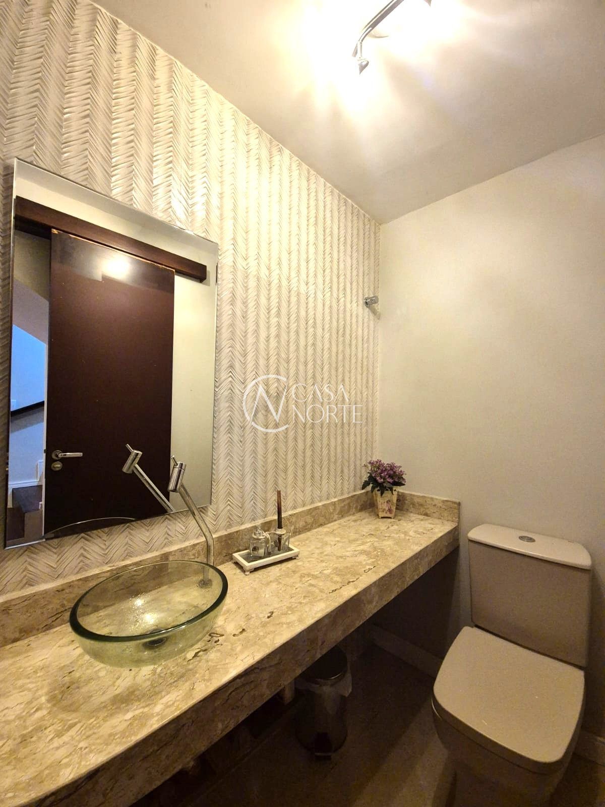 Casa à venda com 4 quartos, 168m², 3 suítes, 1 vaga, Rua Barão de Teffe no bairro Menino Deus em Porto Alegre