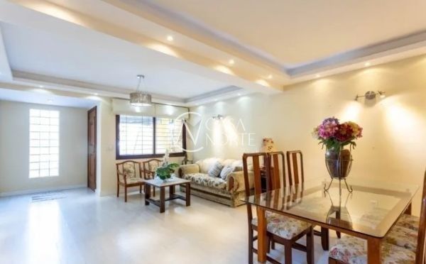 Casa à venda com 3 quartos, 196m², 1 suíte, 2 vagas, Rua Baden Powell no bairro Sarandi em Porto Alegre