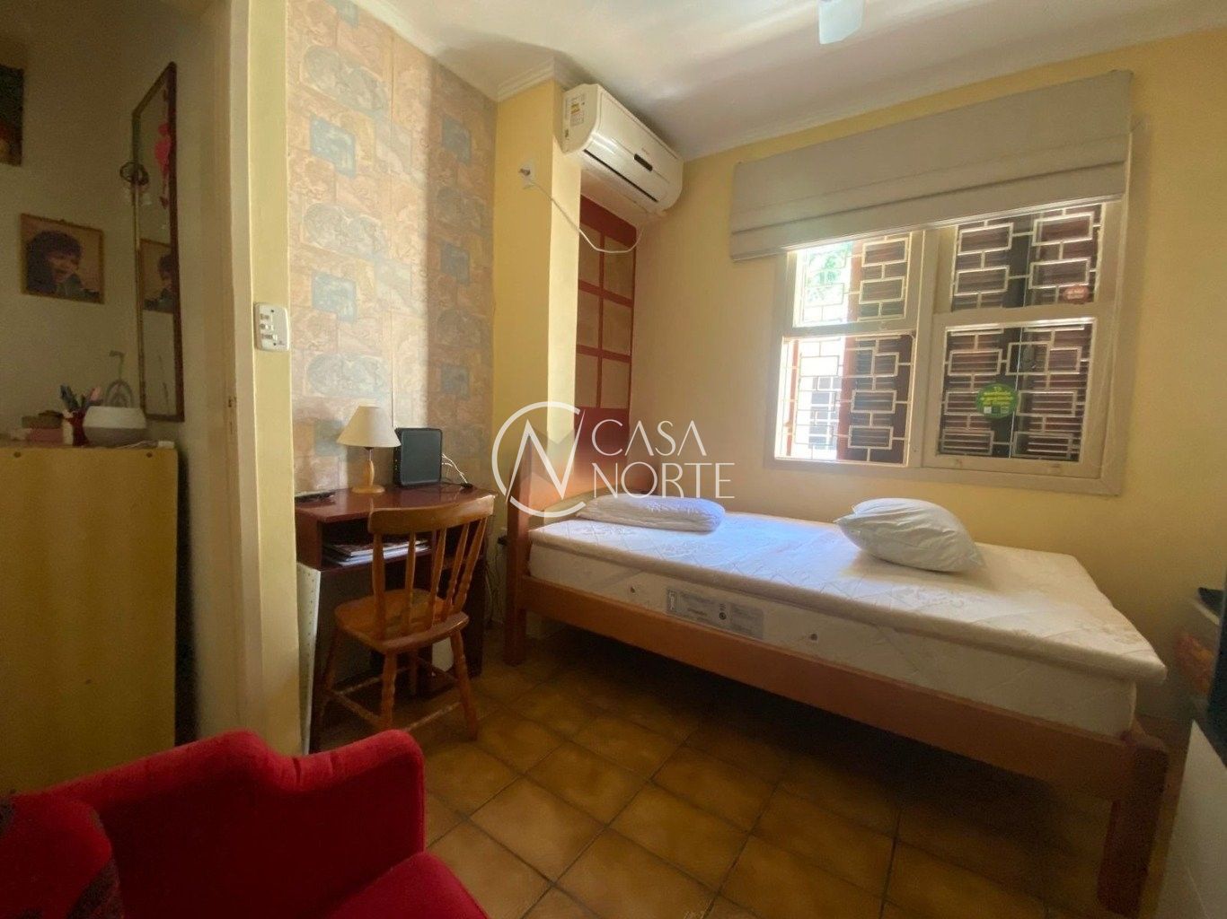 Casa à venda com 4 quartos, 180m², 1 suíte, 3 vagas, Rua Doutor Affonso Sanmartin no bairro Jardim do Salso em Porto Alegre