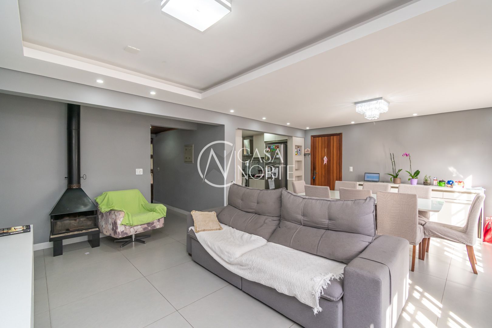 Casa à venda com 3 quartos, 277m², 1 suíte, 4 vagas, Rua Canavieiras no bairro Vila Ipiranga em Porto Alegre