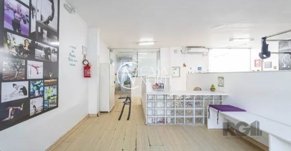 Casa à venda com 3 quartos, 230m², 1 suíte, 4 vagas, Rua Sinimbú no bairro Petrópolis em Porto Alegre